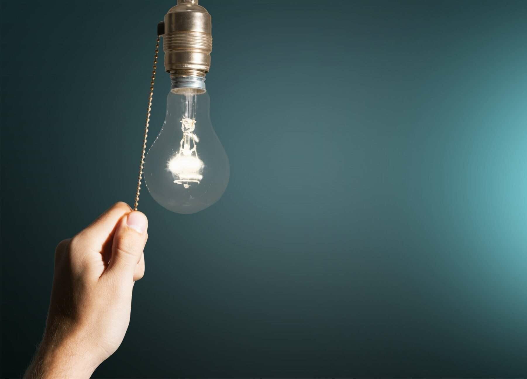 韓国を鎖でつないでいる手