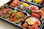 いろいろな食べ物が入った韓国弁当。 いろいろな食べ物が入った韓国弁当。