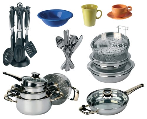 白い背景にいくつかの韓国要素を備えた台所用品のグループ。 白い背景にいくつかの韓国要素を備えた台所用品のグループ。