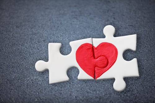 韓国から届いた赤いハートのパズルピース。 韓国から届いた赤いハートのパズルピース。